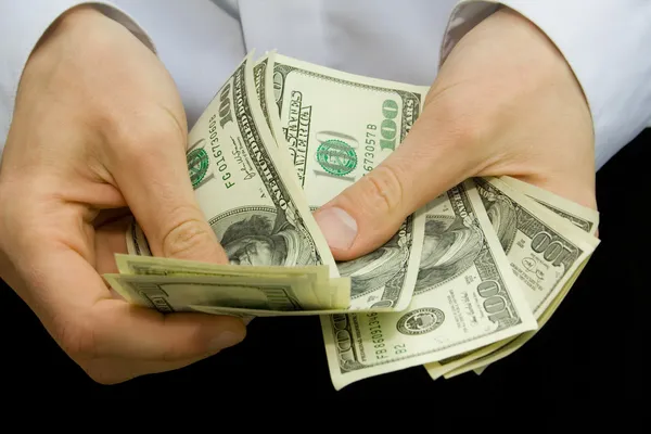 El dólar experimenta su primer descenso desde el nuevo régimen cambiario