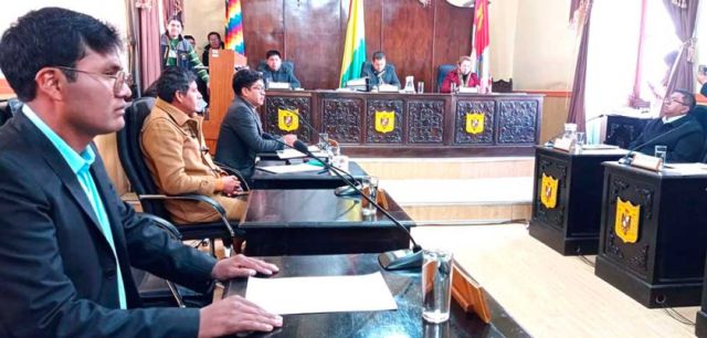 Víctor Mendoza se integra al Concejo Municipal de Potosí y asume liderazgo en la Comisión Económica