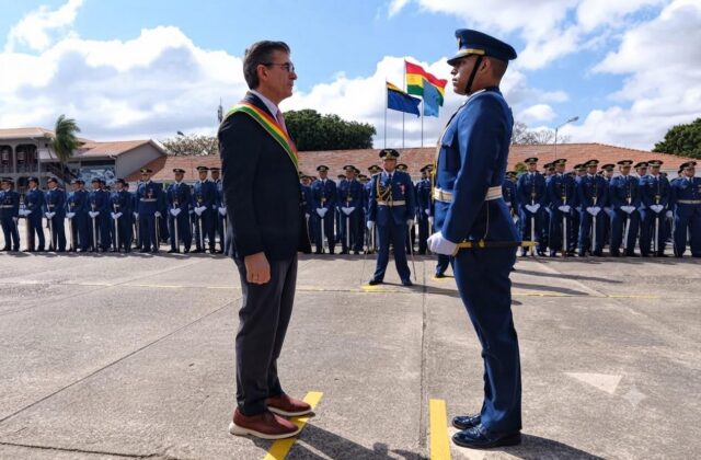 Rodrigo Paz exhorta a militares y policías a enfrentar el narcoterrorismo en Bolivia