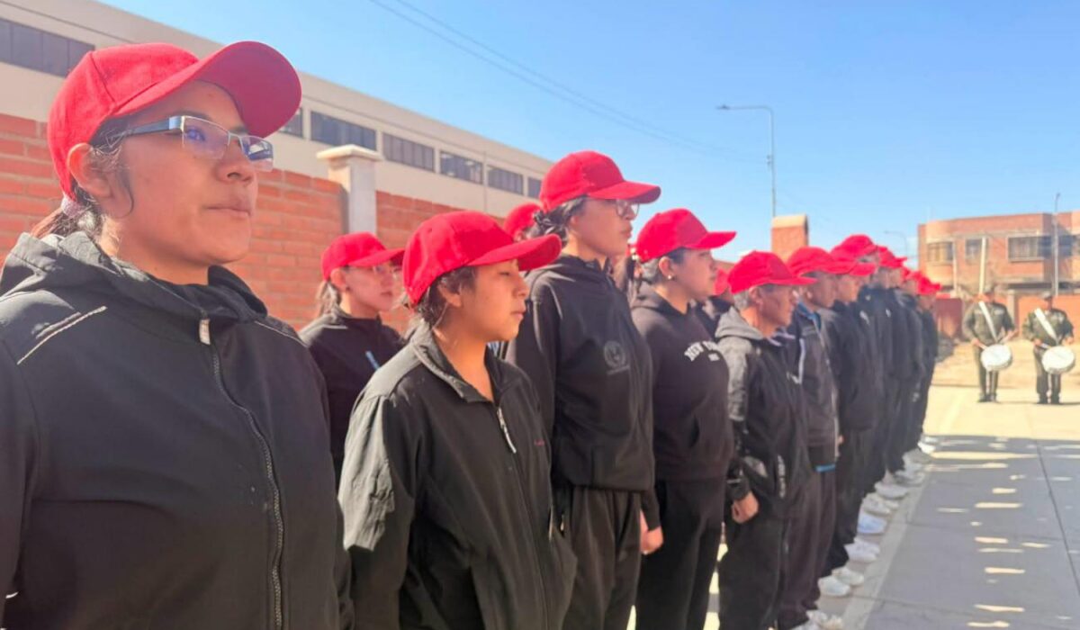 Inauguración del IV Curso de Formación de Bomberos Voluntarios en Oruro