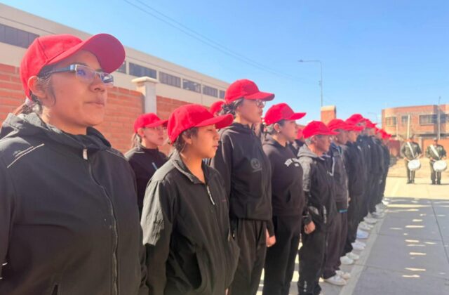 Inauguración del IV Curso de Formación de Bomberos Voluntarios en Oruro