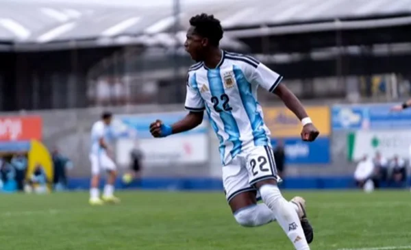 Kiki Ramos: la historia de un joven haitiano que brilla en el fútbol argentino