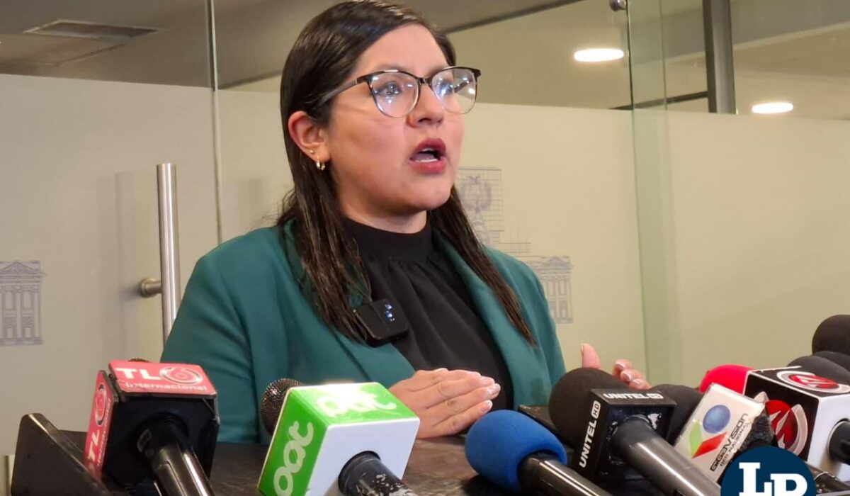 Lissa Claros demanda equidad en la investigación del caso de 'gasolina basura'