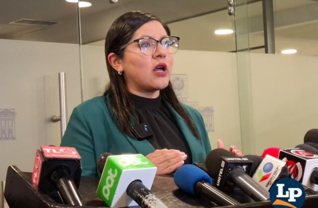 Lissa Claros demanda equidad en la investigación del caso de 'gasolina basura'