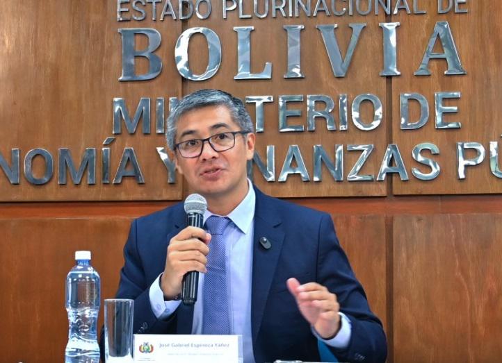 Legisladores exigen acciones inmediatas ante el aumento del dólar