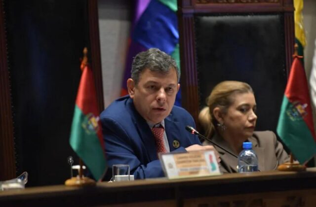 Aprobación de ley que redistribuye financiamiento al Gobierno central