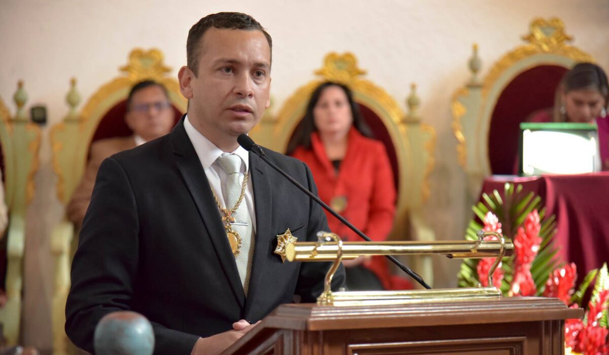 Romer Saucedo presenta su renuncia como presidente del Tribunal Supremo de Justicia