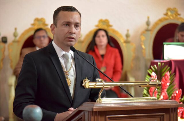 Romer Saucedo presenta su renuncia como presidente del Tribunal Supremo de Justicia