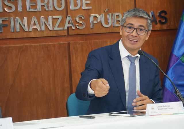 Gobierno boliviano prevé modificar tasas de interés para impulsar el crédito