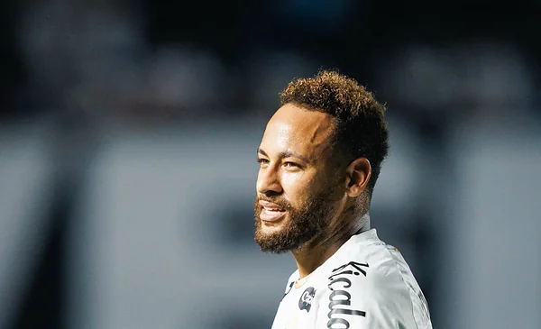 Jugadores de la UCV se llevan recuerdos de Neymar tras el partido
