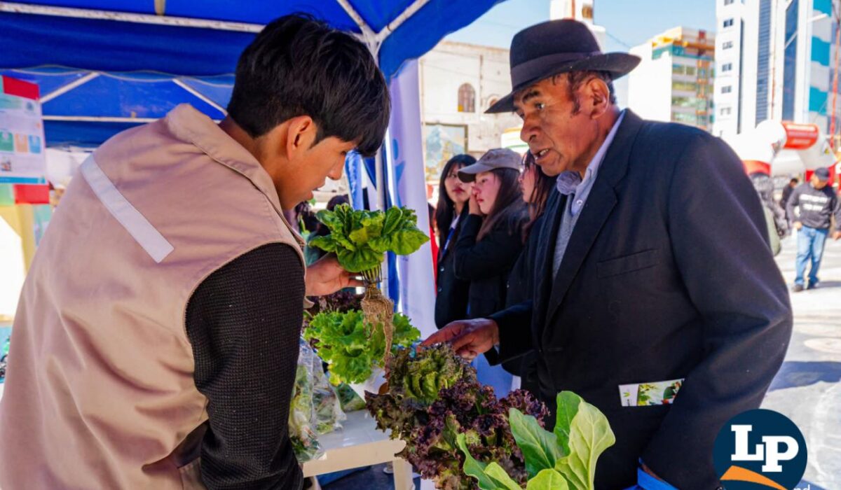 Conciencia ambiental en Oruro: Feria promueve el uso de bolsas reutilizables