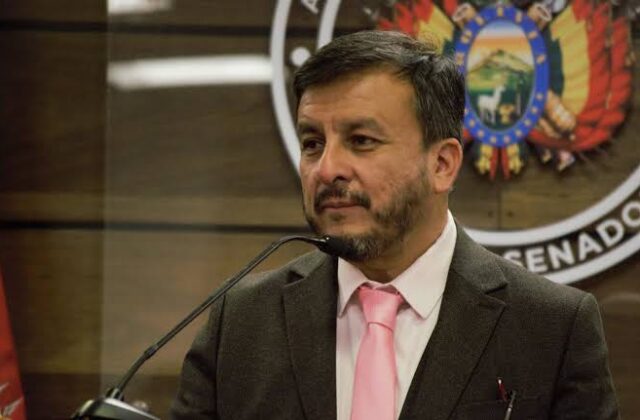 Gobierno respalda la trayectoria de Medinaceli mientras se investiga el caso de combustible de baja calidad