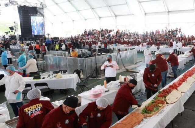 Récord Guinness: Torta Gigante de 1,5 Toneladas en la Ciudad de México