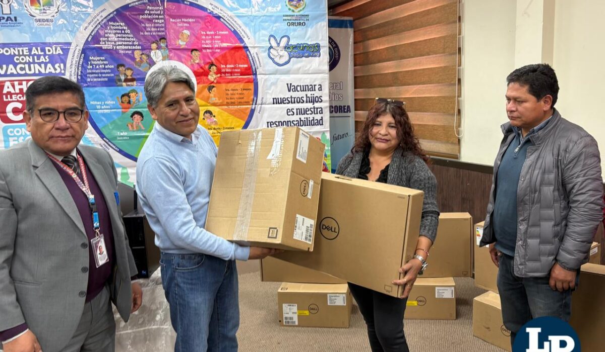 Fortalecimiento Sanitario en Oruro: Nueva Donación de Computadoras