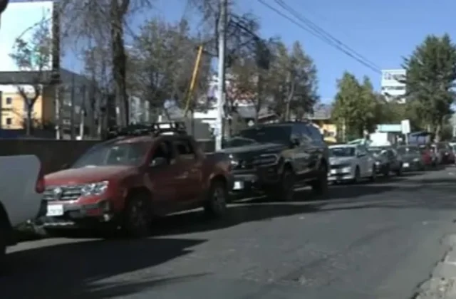 Transportistas expresan su descontento por el retorno de filas en estaciones de combustible