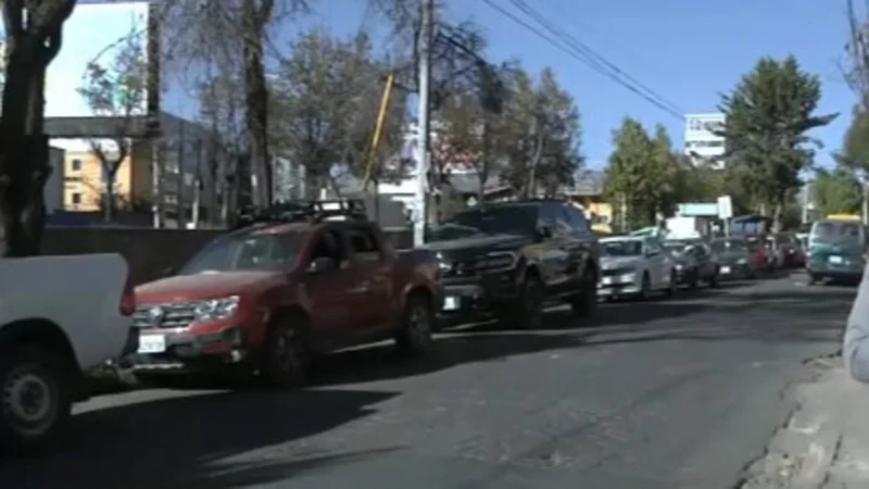 Transportistas expresan su descontento por el retorno de filas en estaciones de combustible