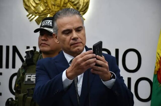 Desafíos del Ministro de Defensa ante la inacción contra Evo Morales