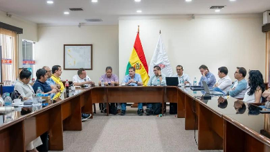 Gobierno y cisterneros logran acuerdo para asegurar el transporte de combustibles