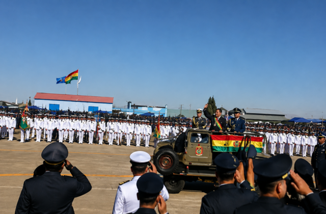 Reacciones adversas al presidente Paz en la Parada Militar de El Alto