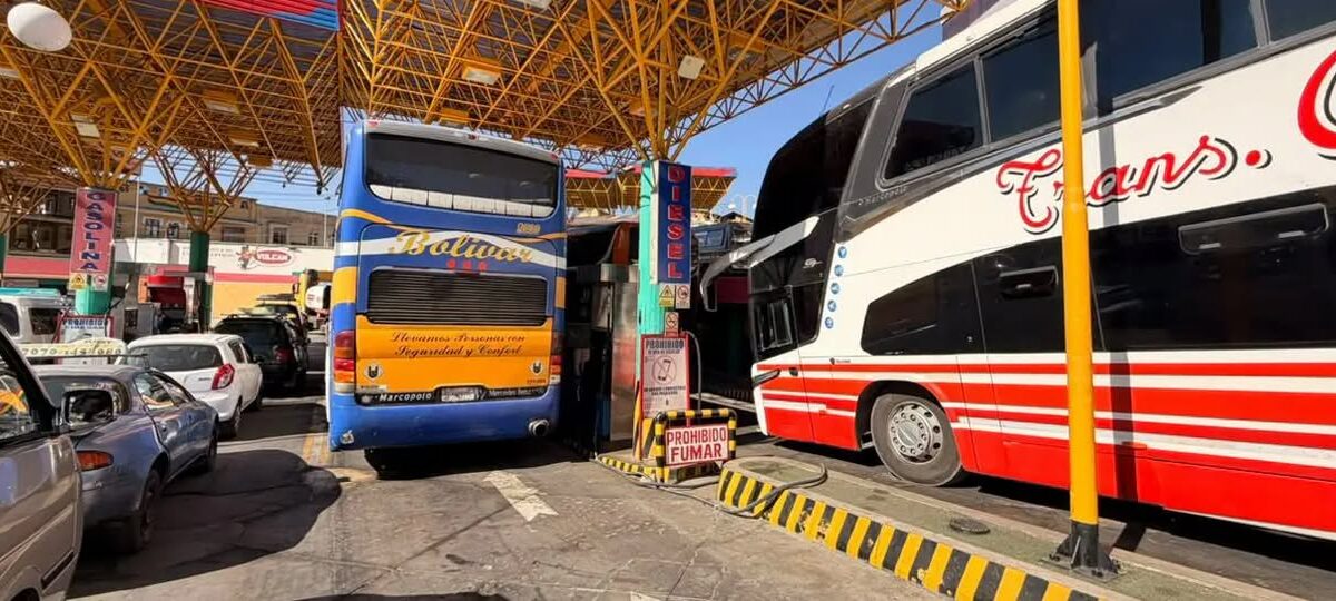Transportistas enfrentan largas esperas por diésel en varias ciudades del país