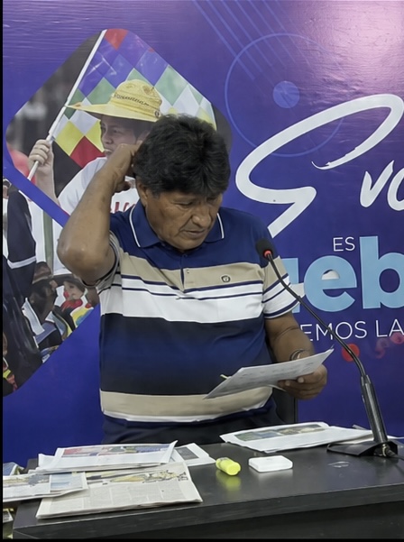 Evo Morales niega haber solicitado la renuncia de Rodrigo Paz y aboga por una salida constitucional