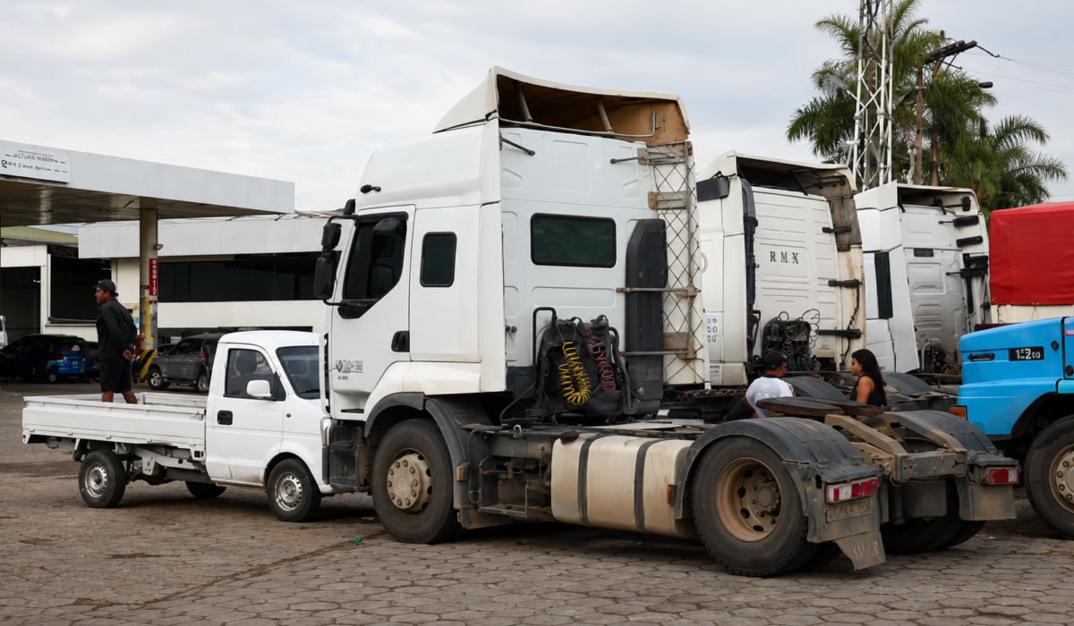 Transportistas enfrentan largas esperas por diésel: la situación no mejora