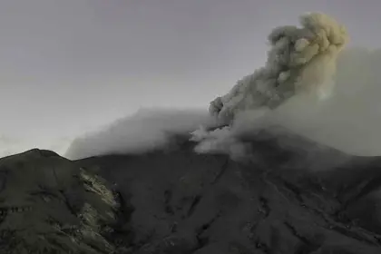 Cenizas del volcán Puracé afectan operaciones aéreas en Popayán