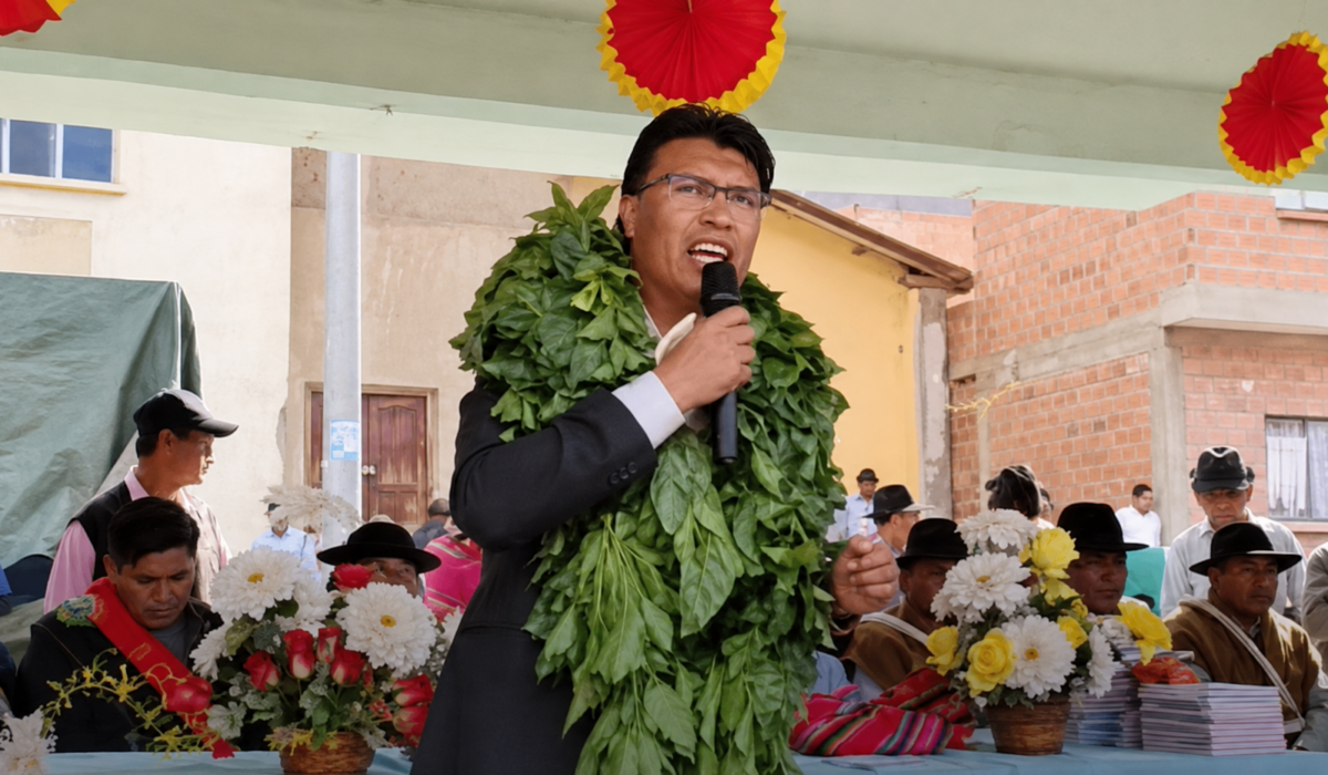 Senador Condori propone que pueblos originarios asuman el poder en 2030