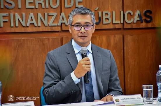 José Gabriel Espinoza desiste del amparo contra su censura legislativa