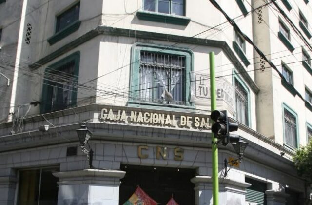 Detención de funcionaria de la CNS por irregularidades en compra de tomógrafos