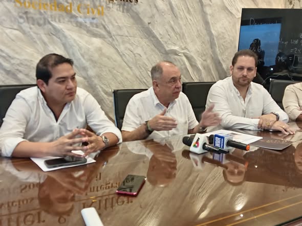 Otto Ritter solicita investigar posibles irregularidades en compra de vagoneta del ministro Espinoza