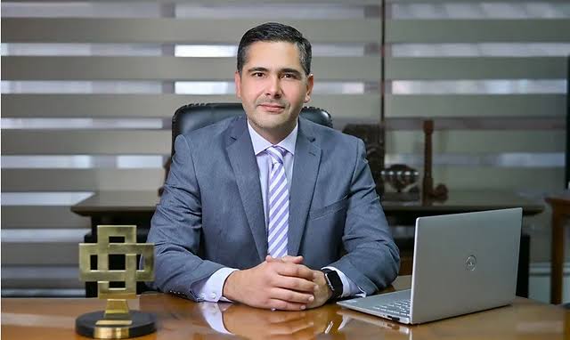 Cambio en el Ministerio de Economía tras censura a José Gabriel Espinoza