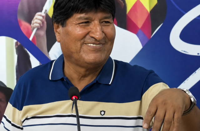 Evo Morales critica el desfile de Rodrigo Paz en la parada militar