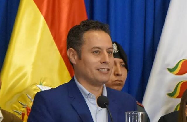 Lara cuestiona apoyo gubernamental a la corrupción