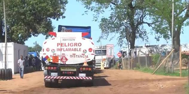 Cisterneros anuncian paro nacional desde el lunes por pagos pendientes de YPFB