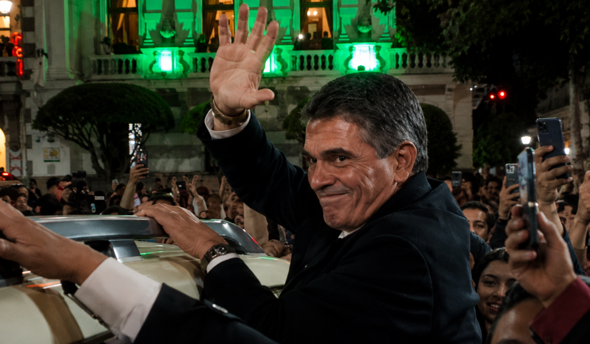 Abucheos para el presidente Paz tras encuentro con gobernadores en Sucre