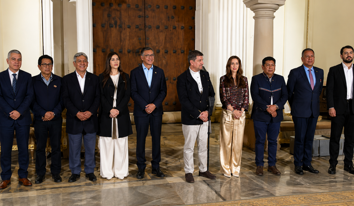 Reacción del público interrumpe discurso de Rodrigo Paz en Sucre tras acuerdo 50/50