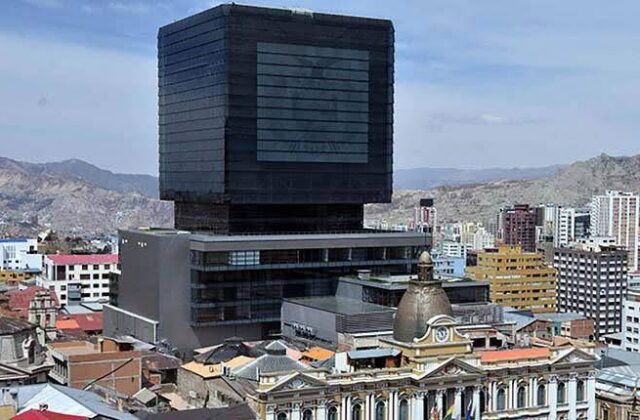 Presentación de la Ley de Inversiones ante la Asamblea Legislativa