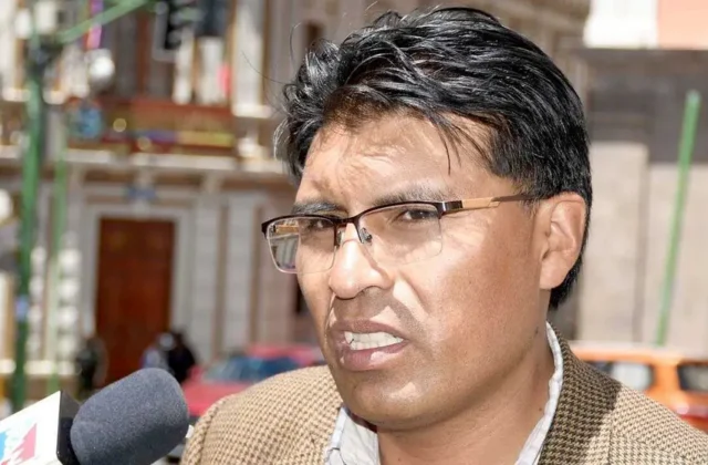 Senador Suplente Nilton Condori es Suspendido por Ocho Meses