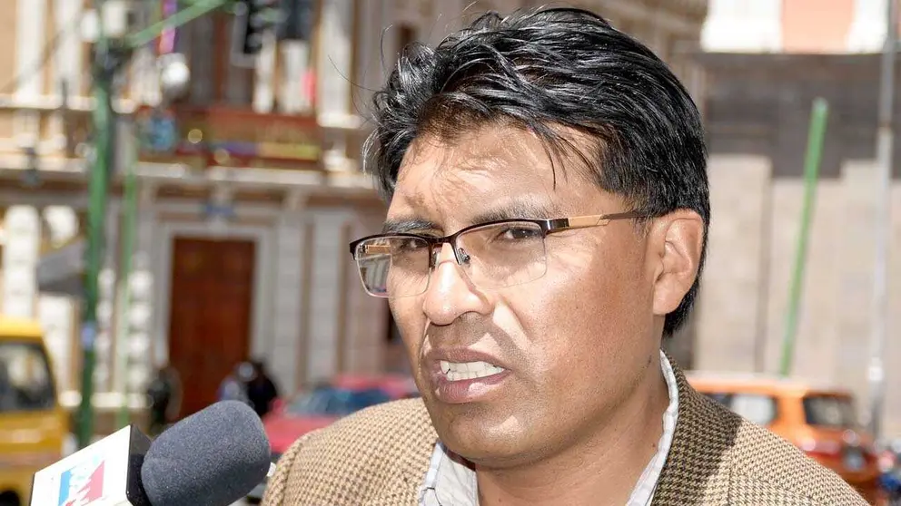 Senador Suplente Nilton Condori es Suspendido por Ocho Meses
