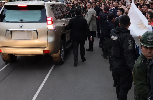 Protestas y apoyos marcan la visita de Rodrigo Paz a Sucre