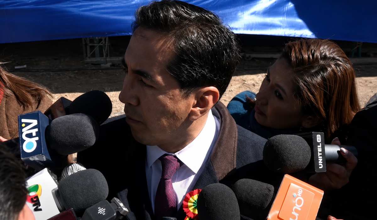 Gobierno defiende abucheos a Rodrigo Paz como ejercicio democrático