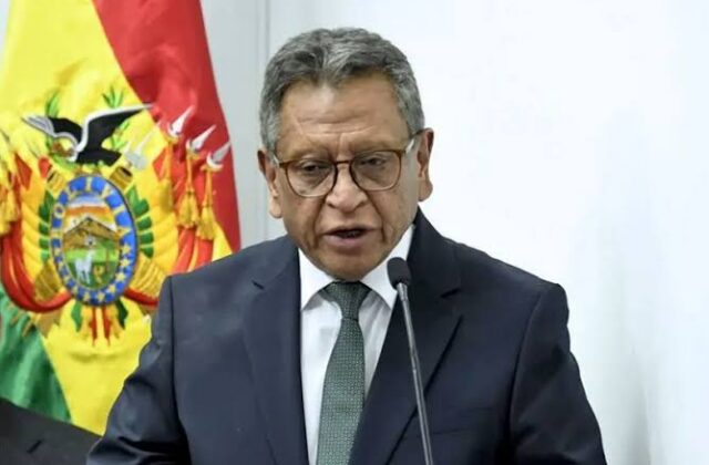 Prioridad en la detención de Evo Morales, afirma el ministro Oviedo