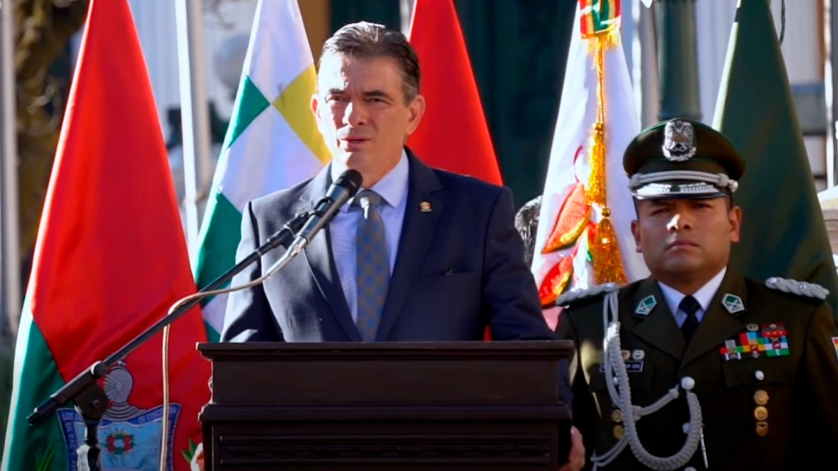 Gobierno promete reordenamiento económico y nuevas leyes para septiembre