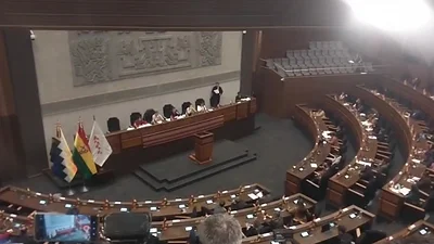 Debate sobre la censura del ministro Espinoza se intensifica tras rechazo de su justificación