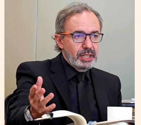 Analista cuestiona al gobierno por crisis de carburantes
