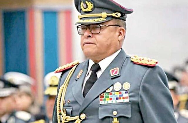Denuncian al excomandante del Ejército Zúñiga por abusos de derechos