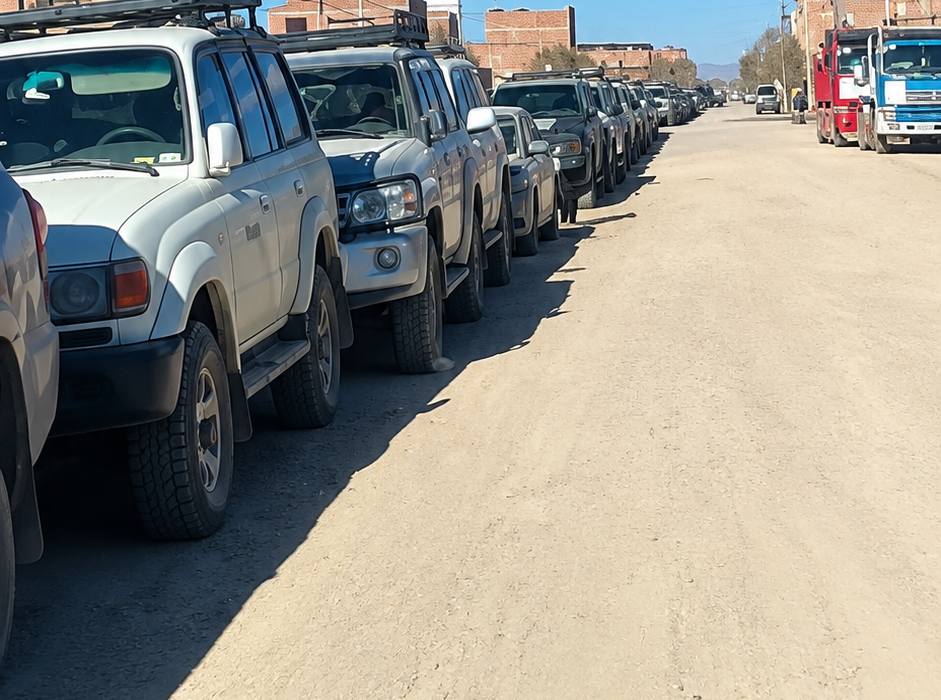 Crisis de abastecimiento de gasolina afecta al turismo en Uyuni