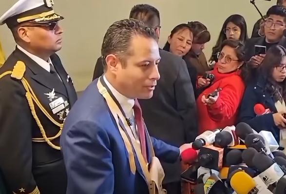 Lara descarta reunión con Paz y expresa su descontento
