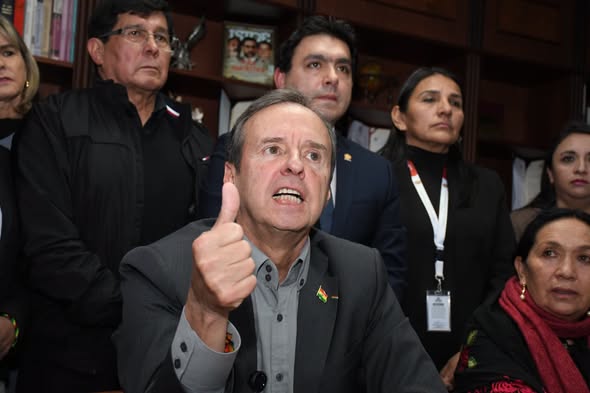 LIBRE responde a declaraciones de Rodrigo Paz sobre acuerdos políticos